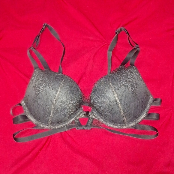 Strappy black lace bra - Picture 1 of 4